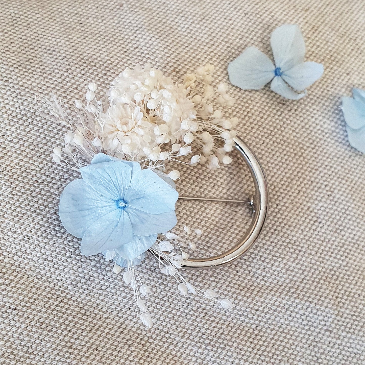 Broche fleurie